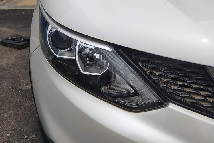 Used Nissan Qashqai 2017 2.0L CVT Luxury Edition China VI Standard Right Front Headlight