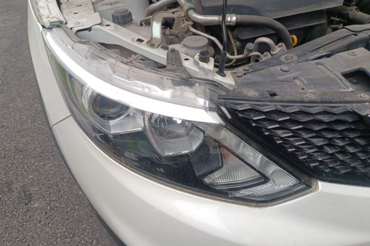 Used Nissan Qashqai 2017 2.0L CVT Luxury Edition China V Standard Right Front Headlight