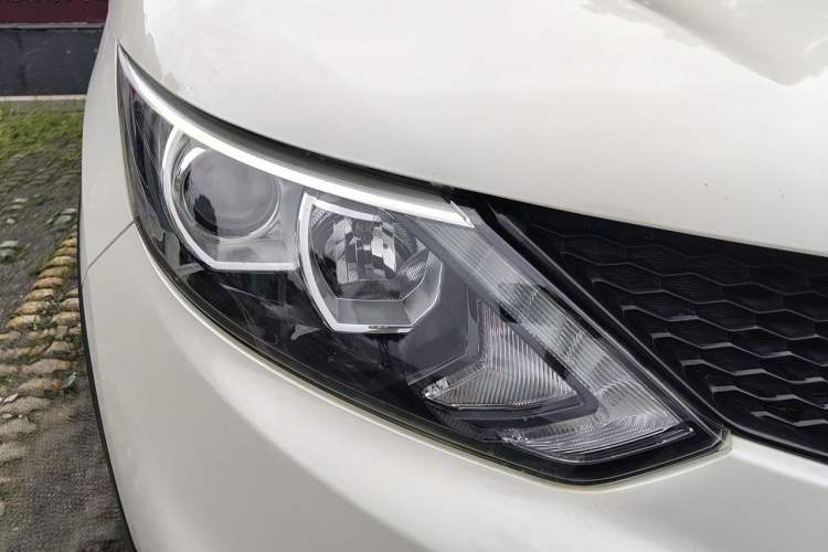 Used Nissan Qashqai 2017 2.0L CVT Elite Edition China V Standard Right Front Headlight