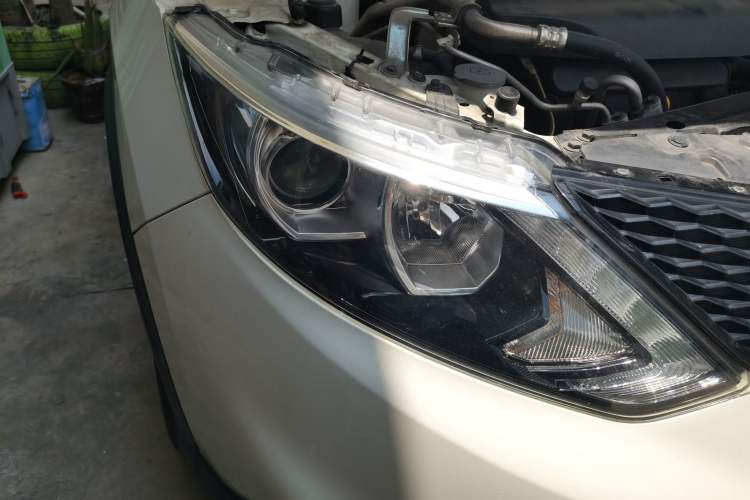 Used Nissan Qashqai 2017 2.0L CVT Elite Edition China V Standard Right Front Headlight
