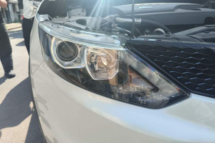 Used Nissan Qashqai 2017 2.0L CVT Smart Enjoyment Version China VI Standard Right Front Headlight
