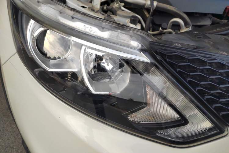 Used Nissan Qashqai 2017 2.0L CVT Smart Enjoyment Version China V Standard Right Front Headlight