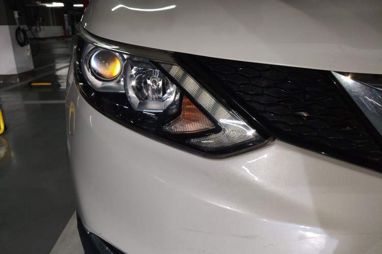 Used Nissan Qashqai 2017 2.0L CVT Luxury Edition China V Standard Right Front Headlight