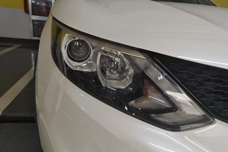 Used Nissan Qashqai 2017 2.0L CVT Elite Edition China V Standard Right Front Headlight