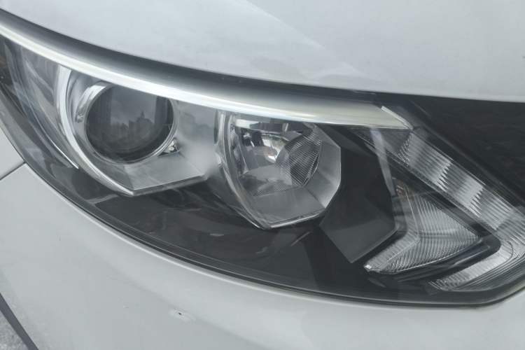 Used Nissan Qashqai 2017 2.0L CVT Elite Edition China V Standard Right Front Headlight