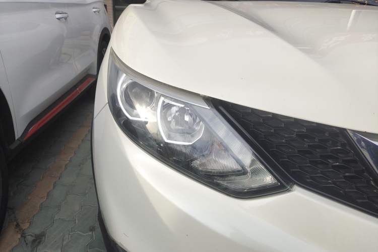 Used Nissan Qashqai 2017 2.0L CVT Elite Edition China V Standard Right Front Headlight