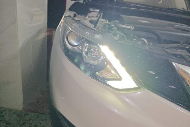 Used Nissan Qashqai 2017 2.0L CVT Luxury Edition China V Standard Right Front Headlight