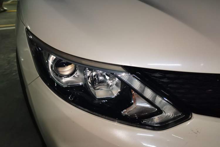 Used Nissan Qashqai 2017 2.0L CVT Luxury Edition China VI Standard Right Front Headlight