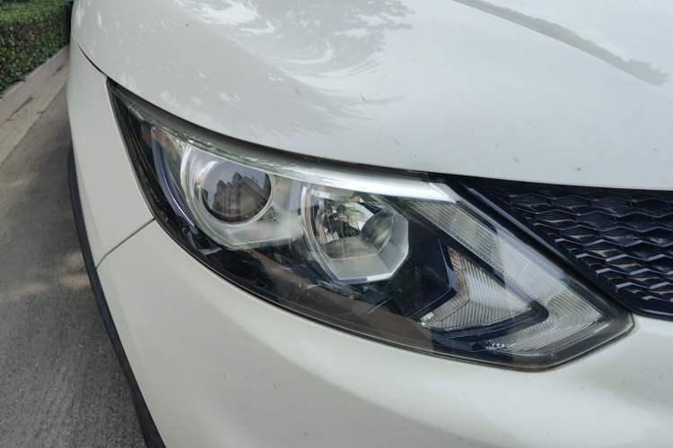 Used Nissan Qashqai 2017 2.0L CVT Luxury Edition China V Standard Right Front Headlight