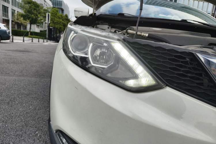 Used Nissan Qashqai 2017 2.0L CVT Smart Enjoyment Version China VI Standard Right Front Headlight
