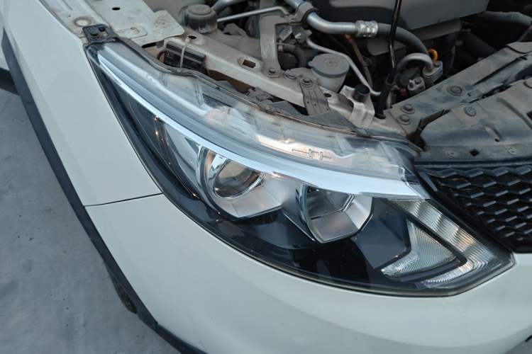 Used Nissan Qashqai 2017 2.0L CVT Smart Enjoyment Version China V Standard Right Front Headlight