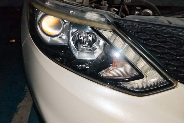 Used Nissan Qashqai 2017 2.0L CVT Smart Enjoyment Version China VI Standard Right Front Headlight