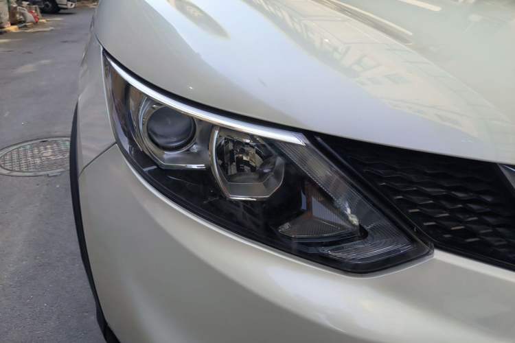 Used Nissan Qashqai 2017 2.0L CVT Luxury Edition China V Standard Right Front Headlight