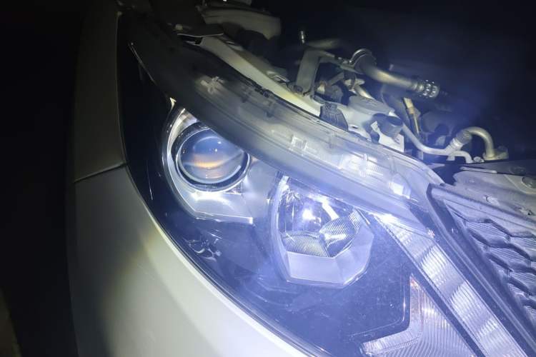 Used Nissan Qashqai 2017 2.0L CVT Elite Edition China V Standard Right Front Headlight