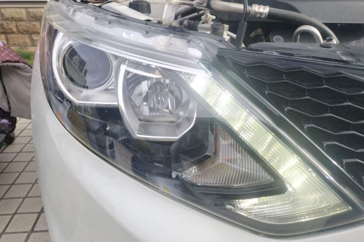 Used Nissan Qashqai 2017 2.0L CVT Smart Enjoyment Version China V Standard Right Front Headlight