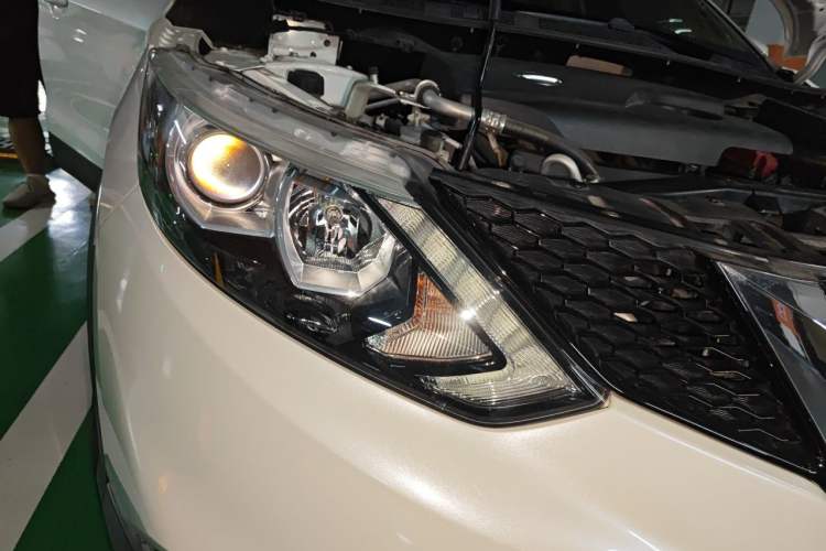 Used Nissan Qashqai 2017 2.0L CVT Luxury Edition China V Standard Right Front Headlight