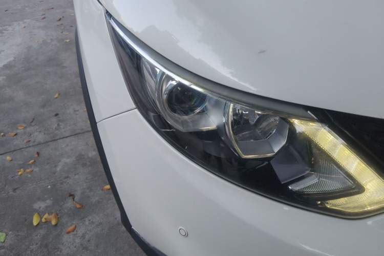 Used Nissan Qashqai 2017 2.0L CVT Smart Enjoyment Version China V Standard Right Front Headlight