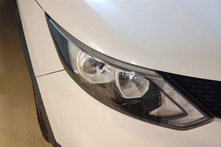 Used Nissan Qashqai 2017 2.0L CVT Elite Edition China VI Standard Right Front Headlight