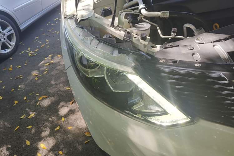 Used Nissan Qashqai 2017 2.0L CVT Luxury Edition China V Standard Right Front Headlight