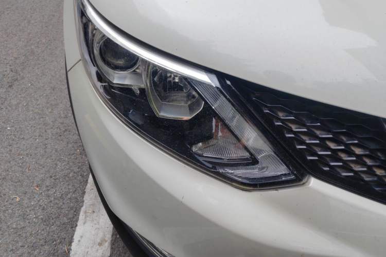 Used Nissan Qashqai 2017 2.0L CVT Luxury Edition China V Standard Right Front Headlight