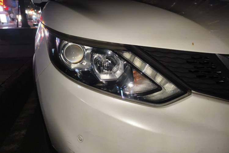 Used Nissan Qashqai 2017 2.0L CVT Smart Enjoyment Version China V Standard Right Front Headlight
