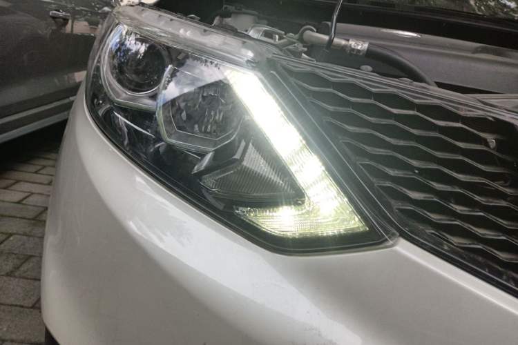 Used Nissan Qashqai 2017 2.0L CVT Luxury Edition China V Standard Right Front Headlight