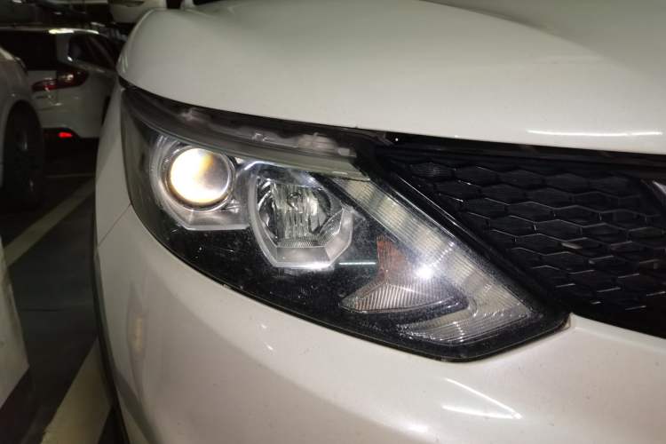 Used Nissan Qashqai 2017 2.0L CVT Smart Enjoyment Version China V Standard Right Front Headlight
