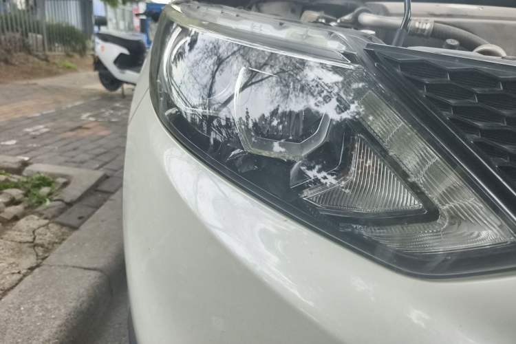 Used Nissan Qashqai 2017 2.0L CVT Luxury Edition China V Standard Right Front Headlight