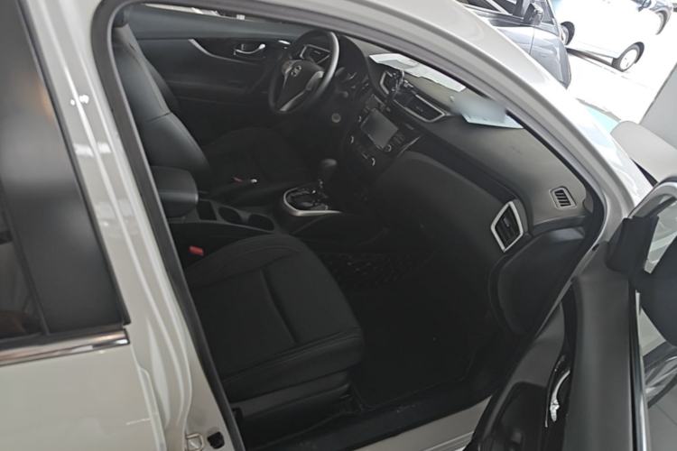 Used Nissan Qashqai 2017 2.0L CVT Elite Edition China VI Standard Right Front Seat