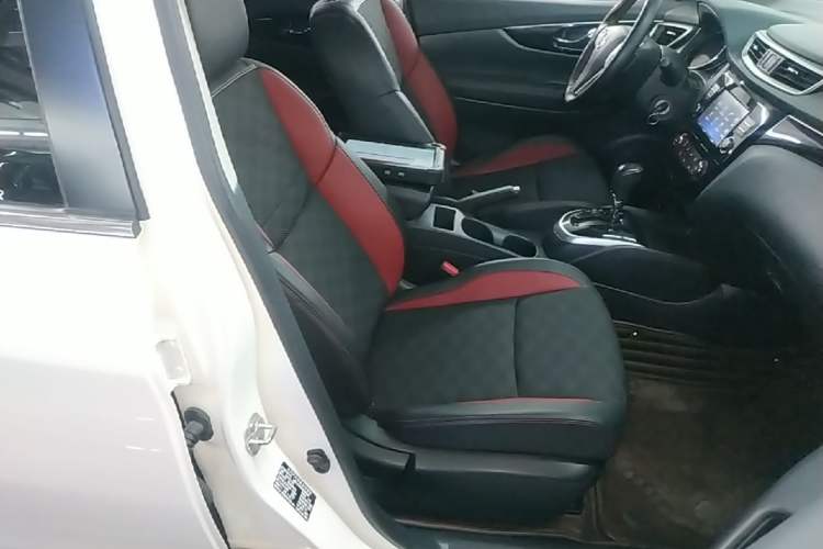 Used Nissan Qashqai 2017 2.0L CVT Smart Enjoyment Version China V Standard Right Front Seat