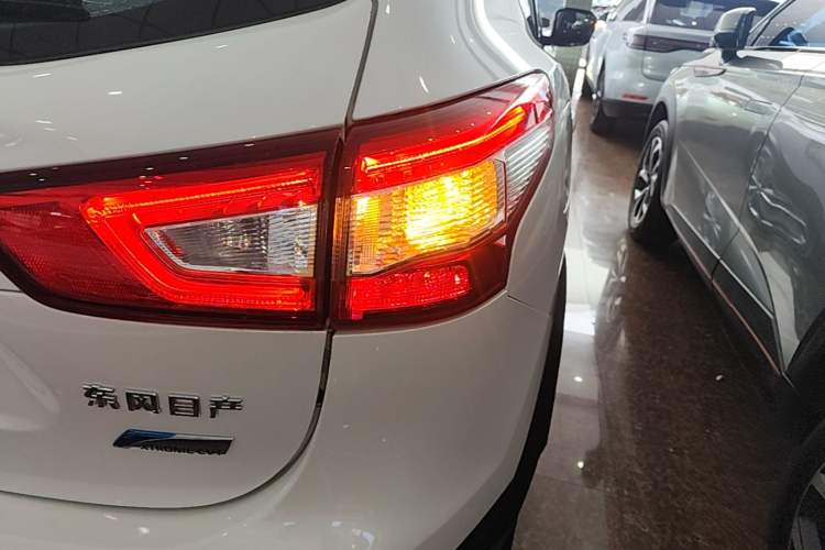 Used Nissan Qashqai 2017 2.0L CVT Elite Edition China VI Standard Right Rear Taillight