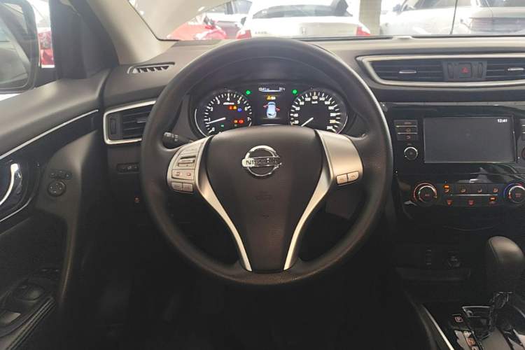 Used Nissan Qashqai 2017 2.0L CVT Elite Edition China VI Standard Steering Wheel