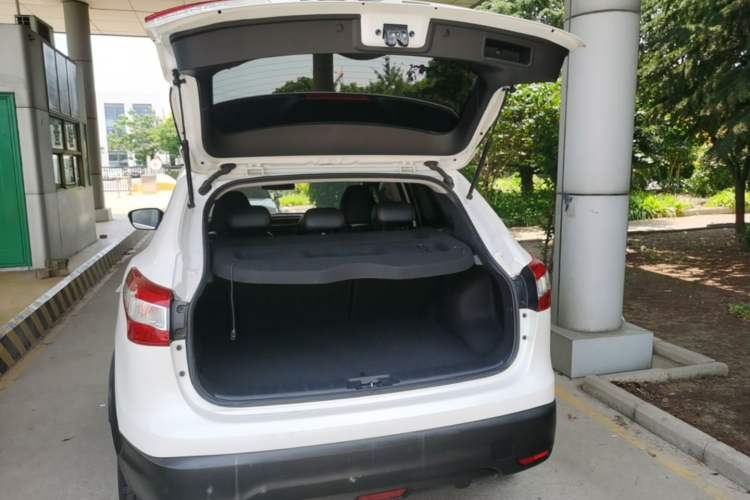 Used Nissan Qashqai 2017 2.0L CVT Smart Enjoyment Version China V Standard Trunk