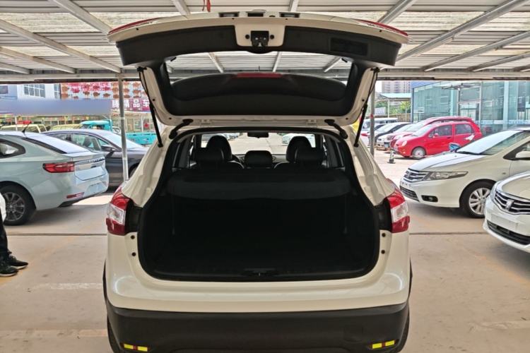 Used Nissan Qashqai 2017 2.0L CVT Smart Enjoyment Version China V Standard Trunk