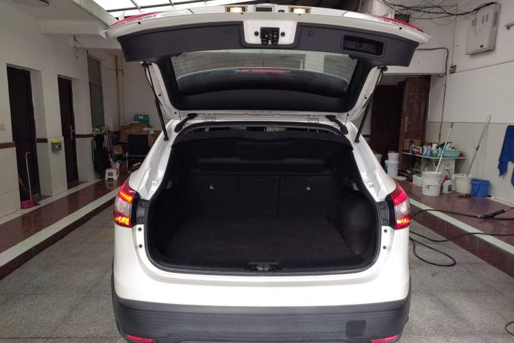Used Nissan Qashqai 2017 2.0L CVT Smart Enjoyment Version China V Standard Trunk