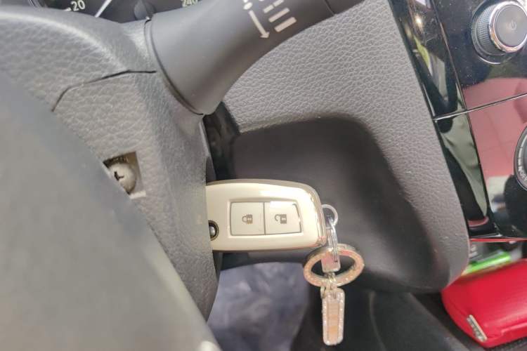 Used Nissan Qashqai 2017 2.0L CVT Smart Enjoyment Version China V Standard Vehicle Key