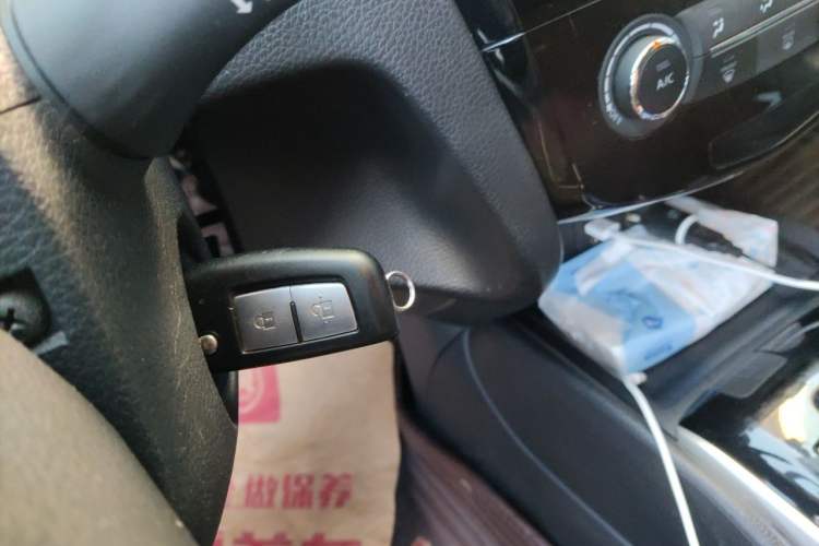Used Nissan Qashqai 2017 2.0L CVT Smart Enjoyment Version China V Standard Vehicle Key