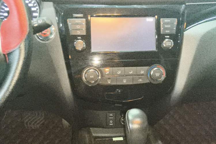 Used Nissan Qashqai 2017 2.0L CVT Luxury Edition China V Standard Audio And AC Panel
