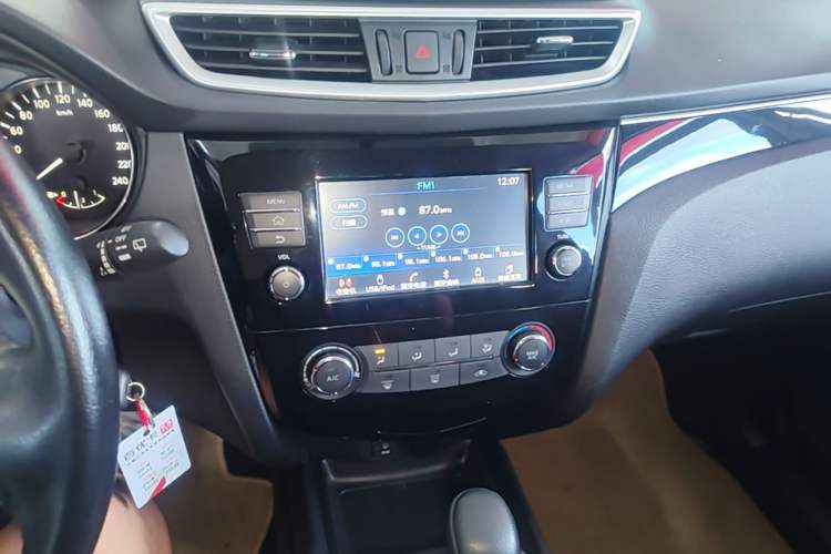Used Nissan Qashqai 2017 2.0L CVT Smart Enjoyment Version China V Standard Audio And AC Panel