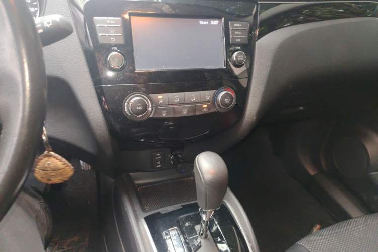 Used Nissan Qashqai 2017 2.0L CVT Smart Enjoyment Version China V Standard Audio And AC Panel