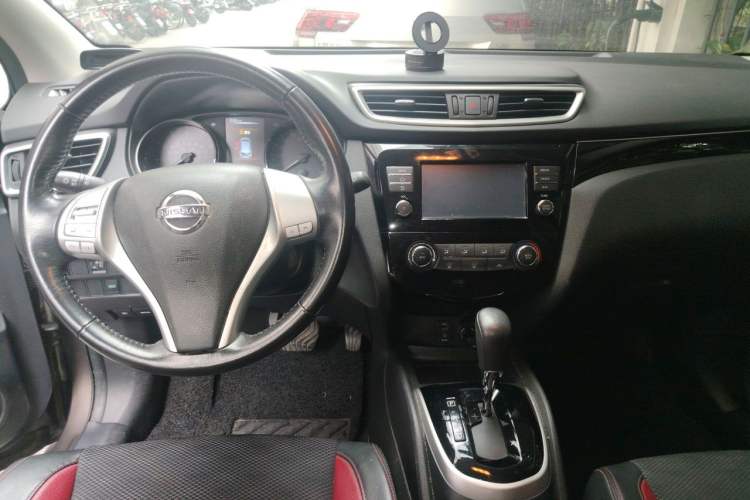Used Nissan Qashqai 2017 2.0L CVT Smart Enjoyment Version China V Standard Center Console