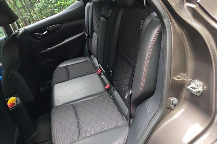 Used Nissan Qashqai 2017 2.0L CVT Luxury Edition China V Standard Left Rear Seat