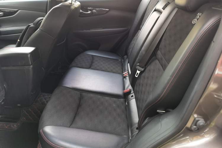 Used Nissan Qashqai 2017 2.0L CVT Smart Enjoyment Version China V Standard Left Rear Seat