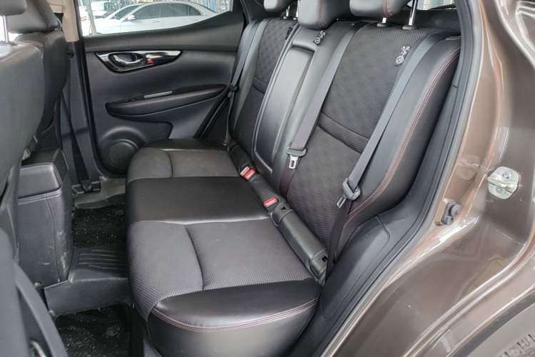 Used Nissan Qashqai 2017 2.0L CVT Smart Enjoyment Version China V Standard Left Rear Seat