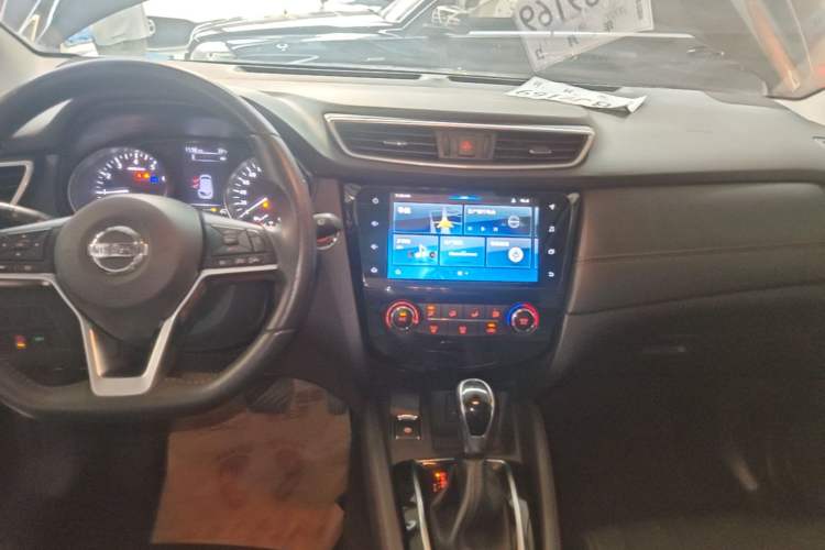 Used Nissan Qashqai 2019 2.0L CVT Luxury Edition Audio And AC Panel