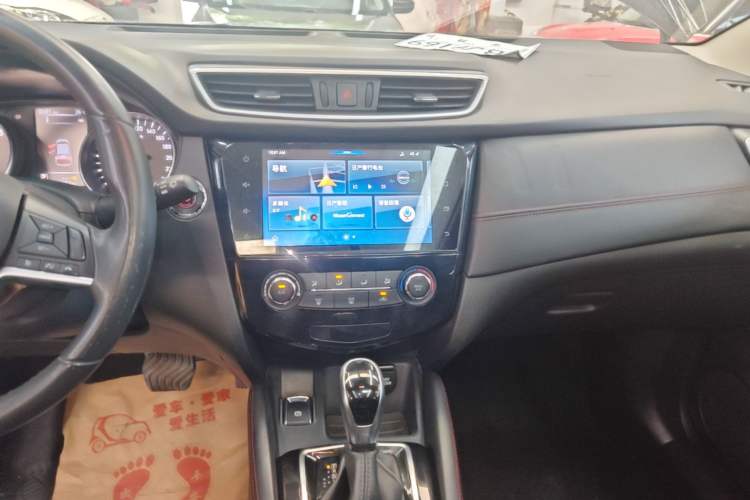 Used Nissan Qashqai 2019 2.0L CVT Luxury Edition Audio And AC Panel