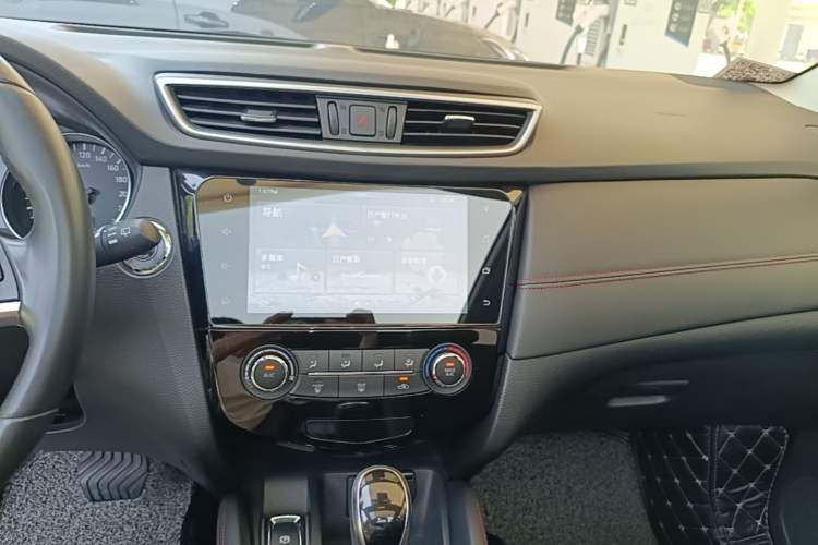Used Nissan Qashqai 2019 2.0L CVT Luxury Edition Audio And AC Panel