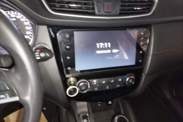 Used Nissan Qashqai 2019 2.0L CVT Luxury Edition Audio And AC Panel