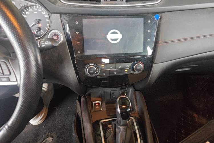 Used Nissan Qashqai 2019 2.0L CVT Luxury Edition Audio And AC Panel