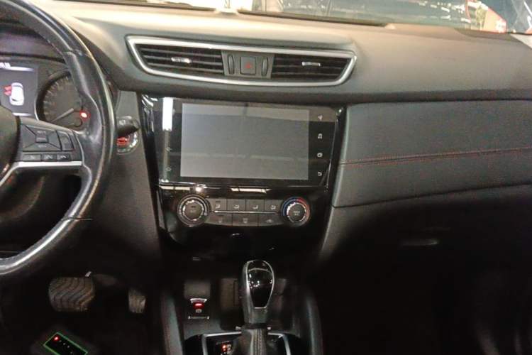 Used Nissan Qashqai 2019 2.0L CVT Luxury Edition Audio And AC Panel